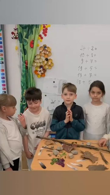 “Buburuzele” din clasa pregătitoare A au perceput diverse sunete în natură, au căutat în curtea școlii materiale cu ajutorul cărora au produs chiar ei sunete diferite, au analizat aceste sunete, le-au descris și le-au comparat cu altele cunoscute. Apoi, cu ajutorul unui balon și al unui pahar, au experimentat și descoperit multe modalități de joc cu sunete/zgomote, finalul fiind o tobiță de jucărie de care au fost foarte mândri.